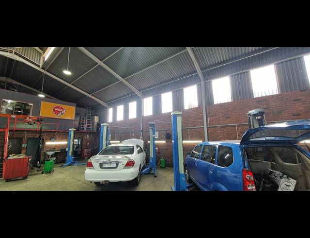 600M² WAREHOUSE FOR SALE IN KRUGERSDORP CENTRAL